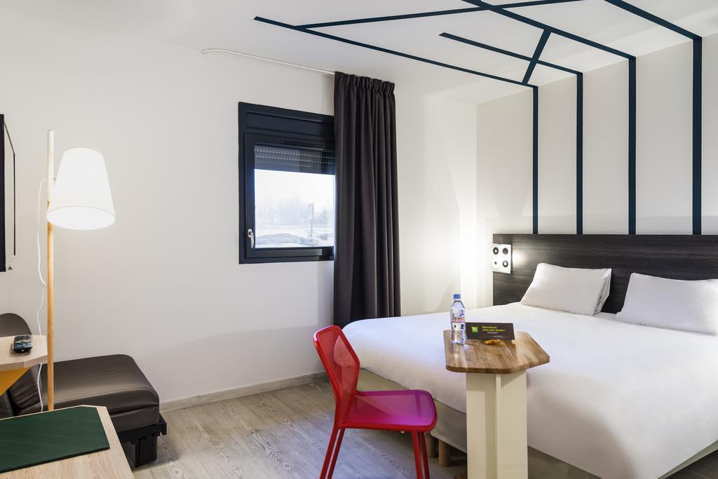 Hotel ibis Styles Rouen Val De Reuil Val-de-Reuil Exterior foto
